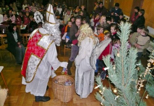 Mikulášské zpívání u stromečku - 3.12.2010